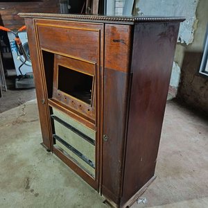 Mueble de Radio Antigua de Madera Oscura - imagen 3