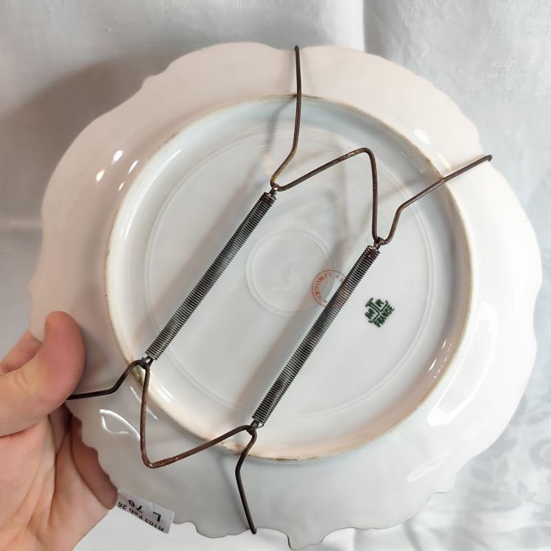 Plato pintado a mano LIMOGES MARCEL REDON con soporte para colgar - imagen 2