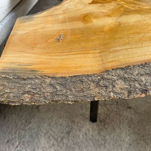 Mesa Rústica de Madera Maciza con Patas Metálicas - imagen 8