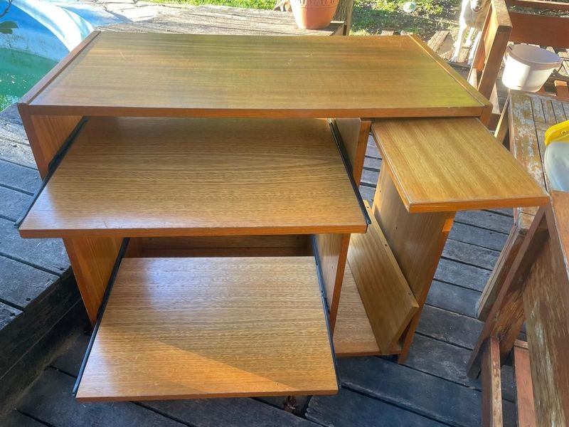 Escritorio Compacto para Computadora de MDF