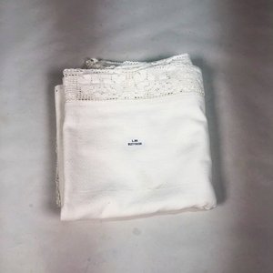 Mantel Blanco de Hilo con Borde Calado y Encaje - imagen 1