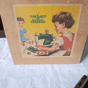 Máquina de Coser Juguete Vintage Casige Alemana con Caja y Manual - imagen 2