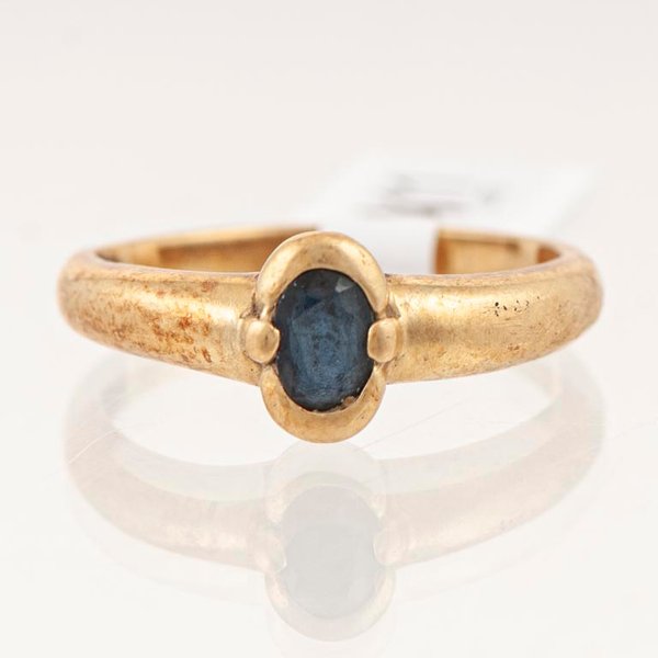 Anillo de Oro 18k con Zafiro Central