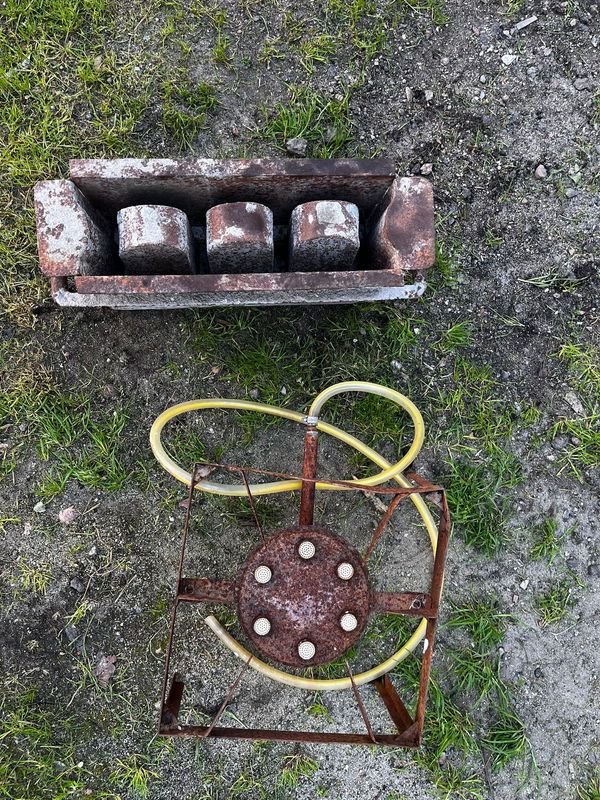 Quemador a Gas y Bloquera de Metal Oxidado - imagen 1