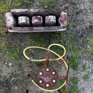Lote anterior: Quemador a Gas y Bloquera de Metal Oxidado