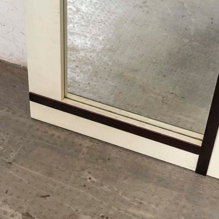 Espejo probador de madera laqueada con detalles en el laqueado - imagen 2