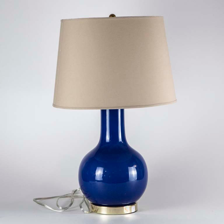 Lote anterior: Lámpara de mesa de una luz en cerámica azul con base dorada