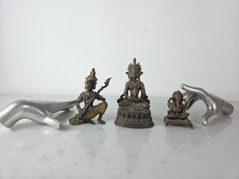 Lote siguiente: Esculturas de la India en Bronce con Detalles Intricados
