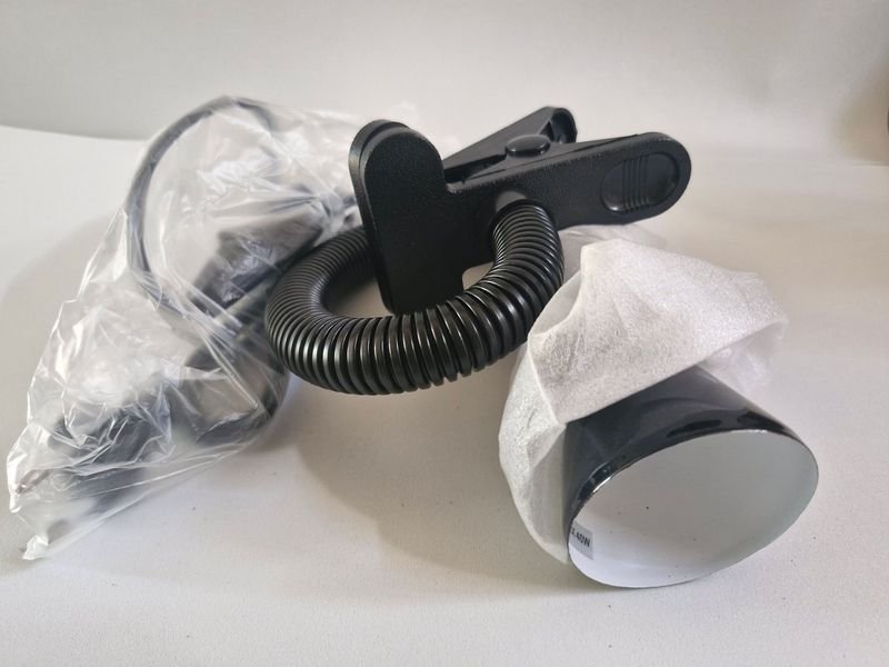 Lámpara de escritorio con vástago flexible y caja original - imagen 7