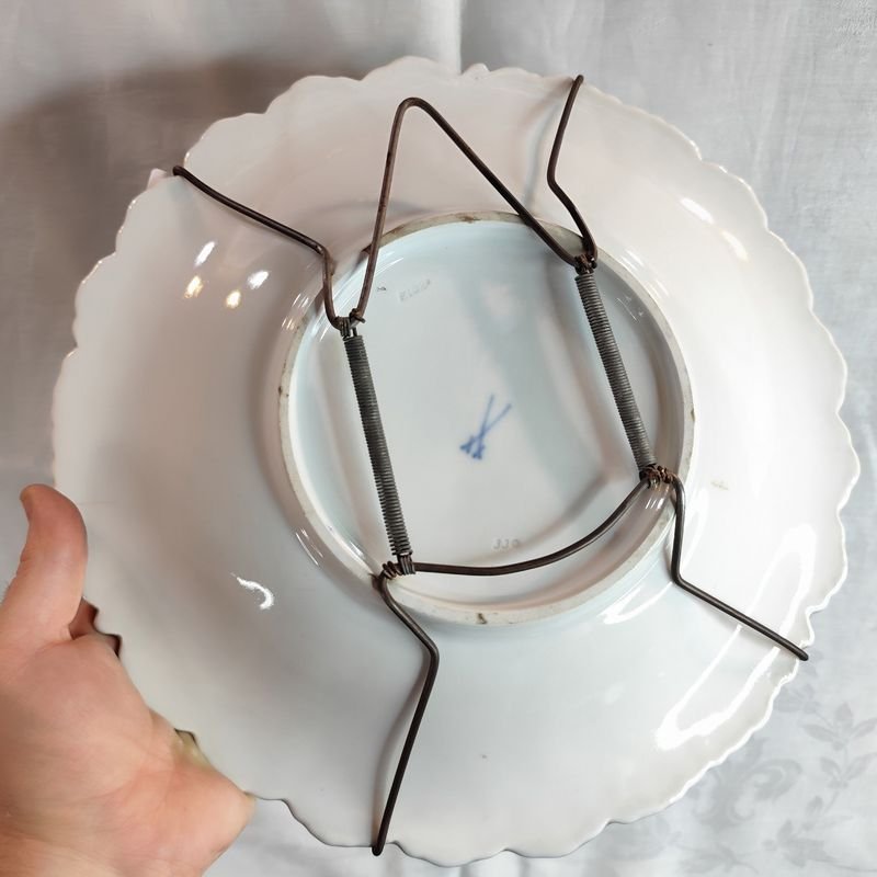 Plato decorativo en porcelana alemana MEISSEN con soporte - imagen 3