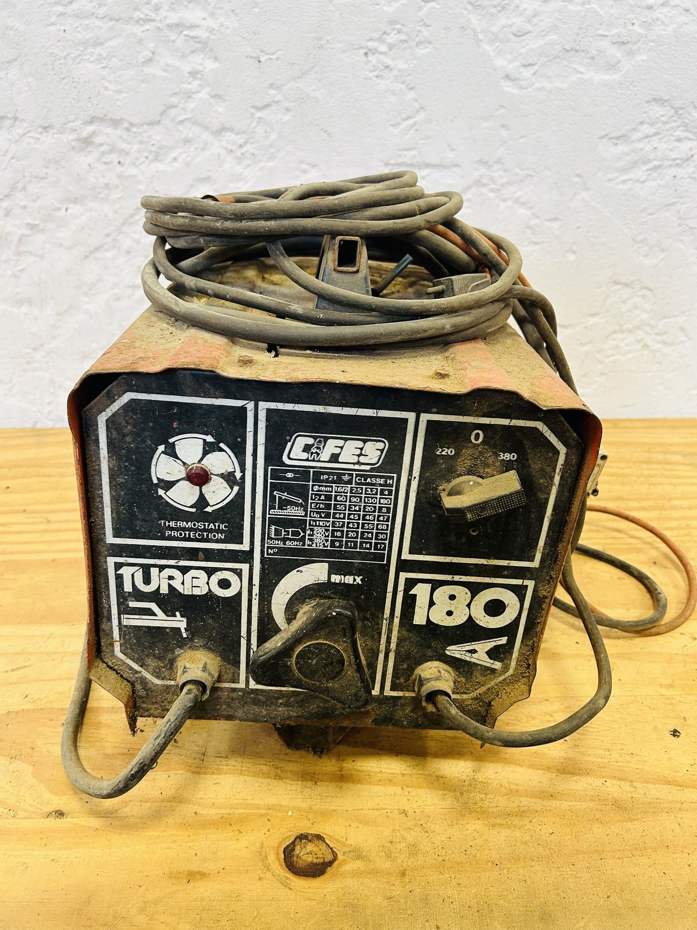 Lote #066 – Soldadora eléctrica Cifes – no se probó