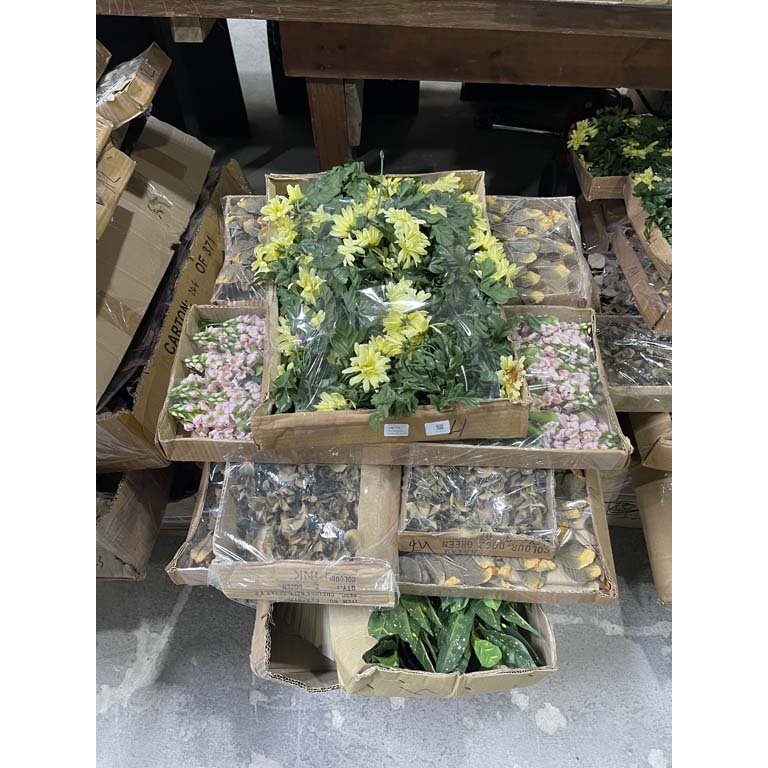 12 Cajas de Flores Artificiales Amarillas y Rosadas