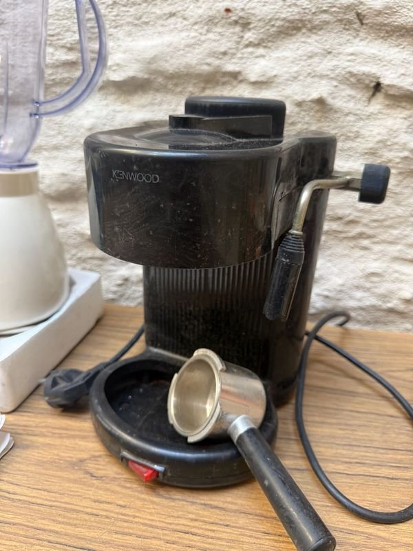 Gran lote de cocina, licuadora y cafetera expreso con faltante prende - imagen 5