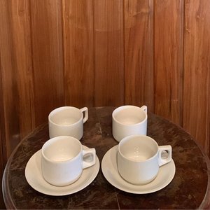 Lote anterior: 6 tazas blancas y 3 platillos