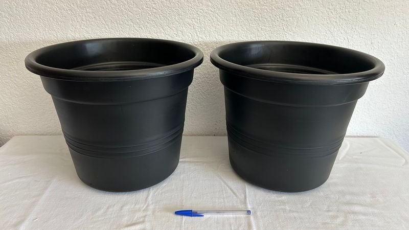 Lote anterior: Macetas negras de cerámica