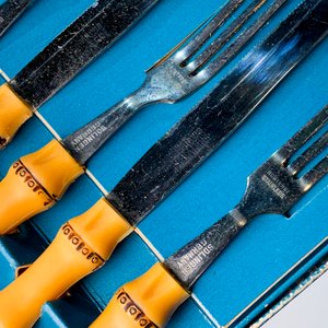 Juego de 6 piezas para postre: tenedores y cuchillos con mangos de plástico imitación caña beige - imagen 3