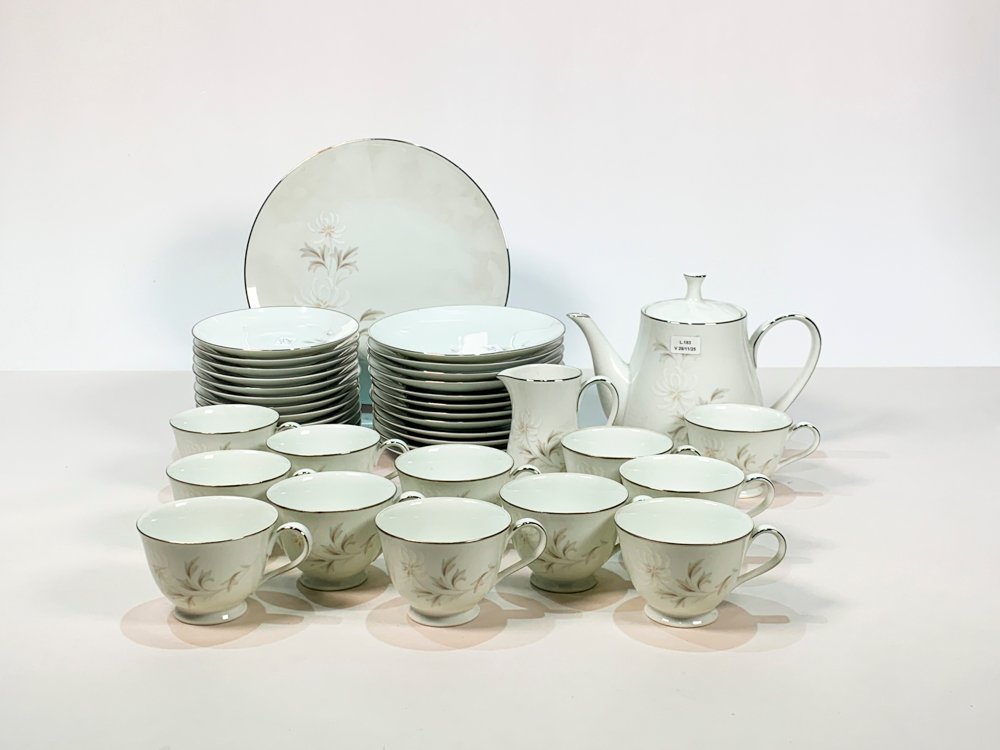 Lote siguiente: Juego de té y lunch en porcelana Noritake