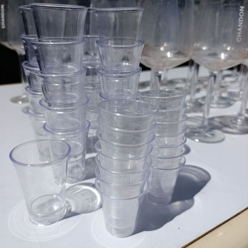 Gran lote de copas y shots en acrílico para fiestas - imagen 4