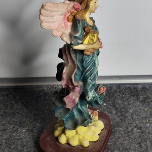 Figura de Ángel en Resina con Base de Madera - imagen 6