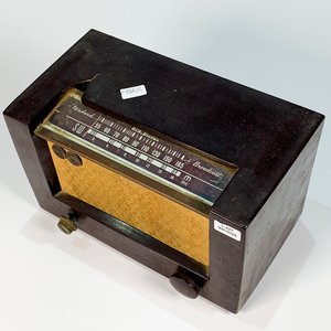 Radio Antigua a Válvulas en Caja de Madera Marrón con Rotura - imagen 3
