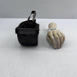 Antigua Puretera de Chapa y Mano de Maniquí - imagen 2