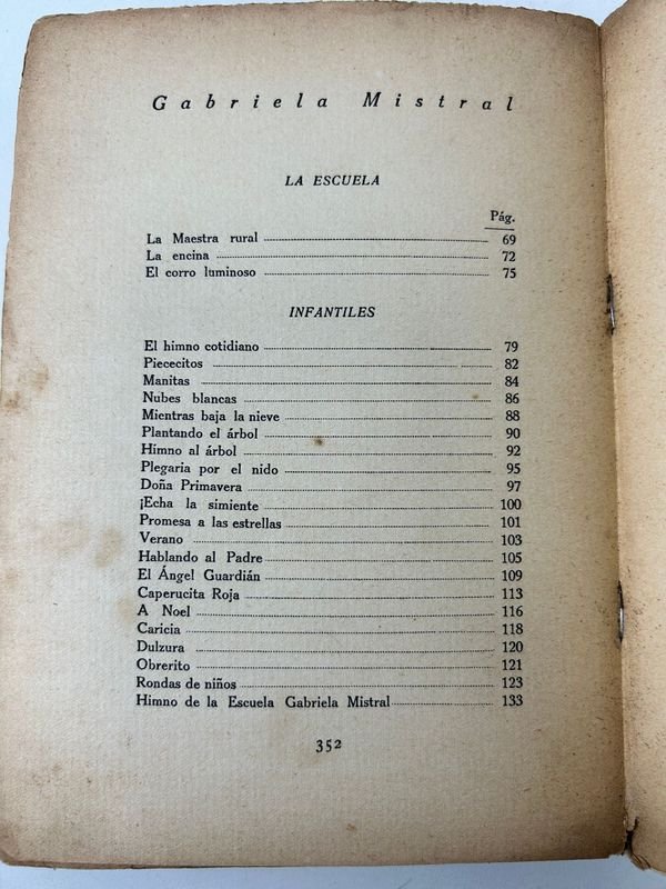 Libro de poesía de Gabriela Mistral, edición antigua con dedicatoria manuscrita - imagen 5