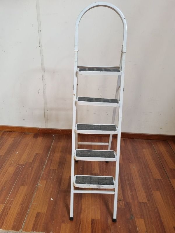 Escalera Plegable de 5 Escalones