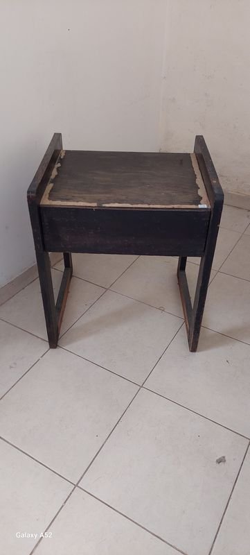 Lote siguiente: Mesa de luz de 1 cajón para hogar
