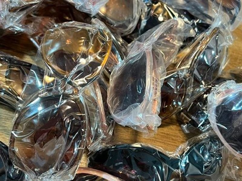 Lentes de Sol Nuevos en Lotes de 25 Pares - imagen 3