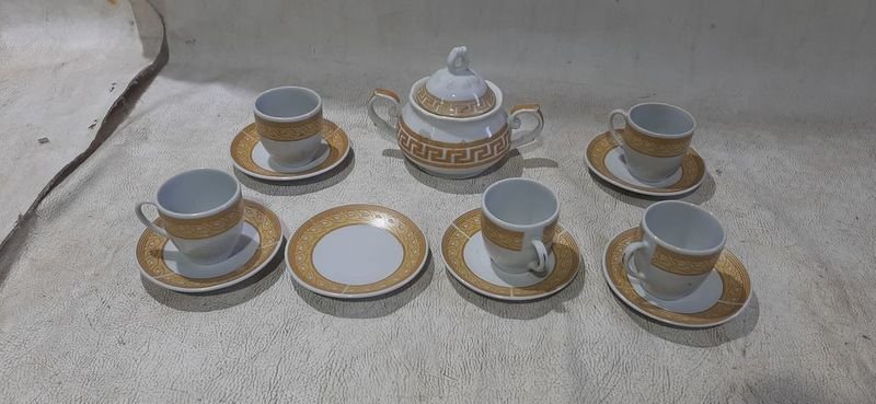 Lote siguiente: Juego de té chino con tazas, platos y azucarero