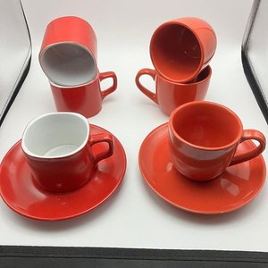 Lote siguiente: Juego de 6 Tazas de Café con 2 Platos de Cerámica Roja Vibrante