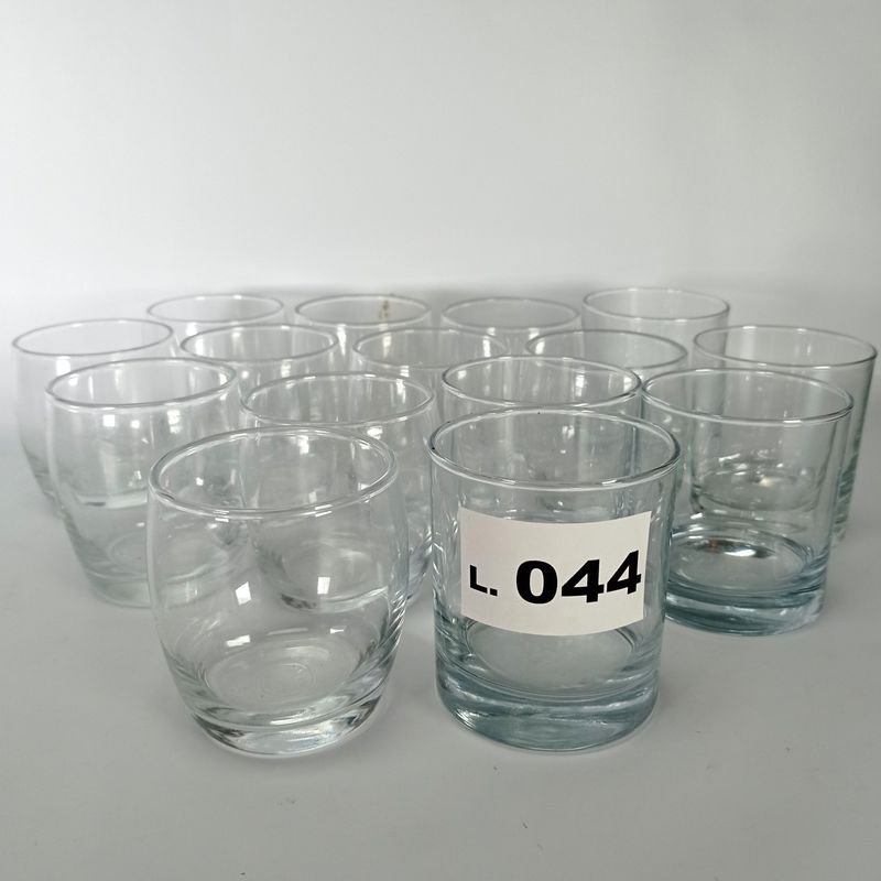 Lote siguiente: Colección de vasos de cristal claro
