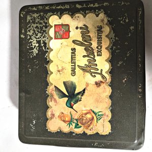 Lote de 5 Piezas Antiguas: Latas Decoradas y Máquina de Cortar Pelo Manual - imagen 2