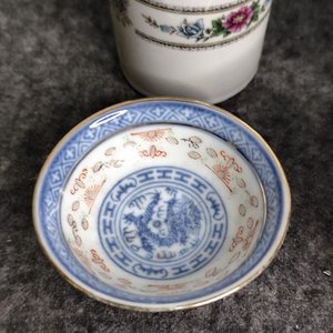 Lote de Tazas y Cuencos de Cerámica con Diseños Orientales - imagen 4