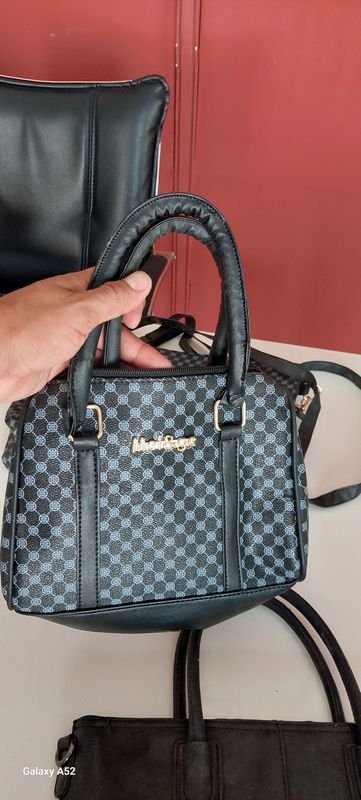 Bolsos de cuero en excelente condición - imagen 3