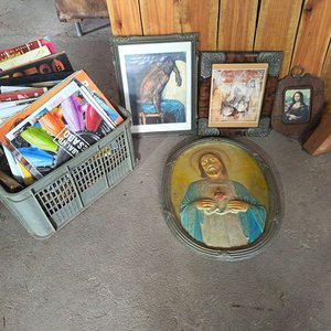Lote de Cuadros y Libros Varios - imagen 1