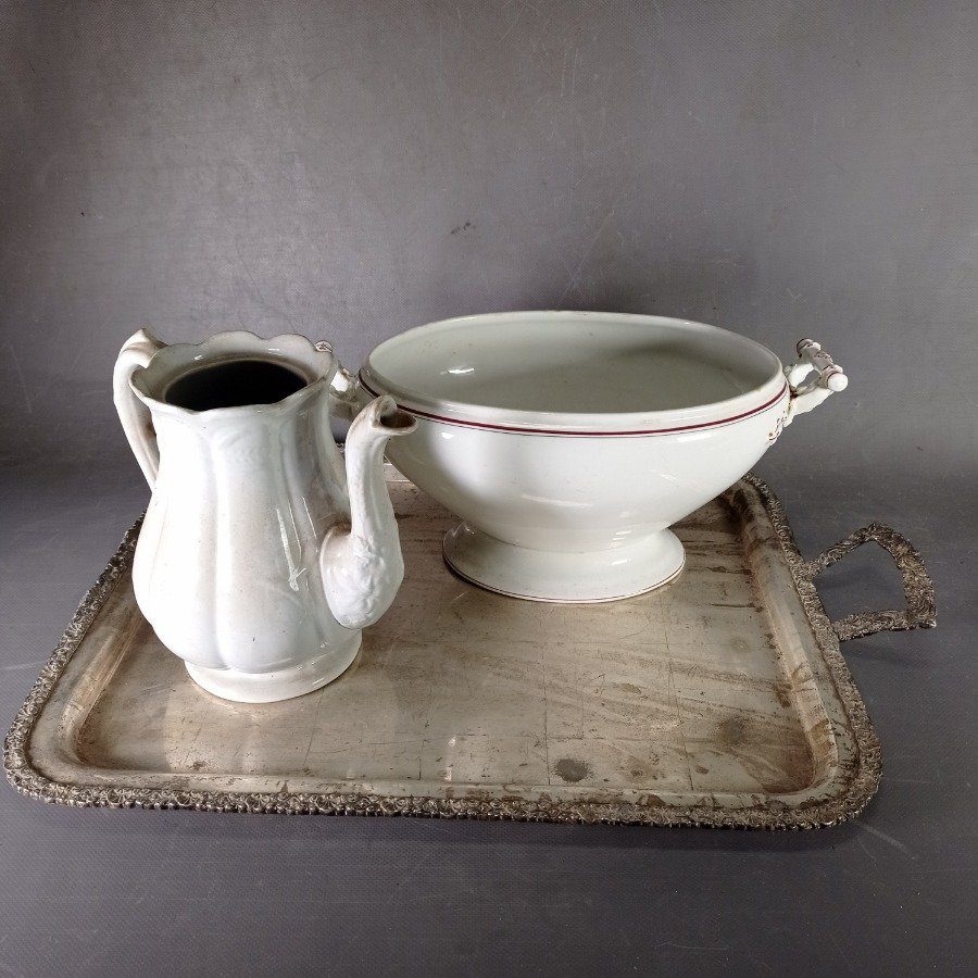 Platos de porcelana y plata para servir