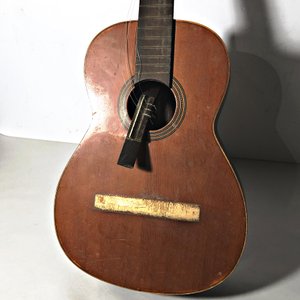 Guitarra Acústica de Seis Cuerdas con Avería - imagen 2
