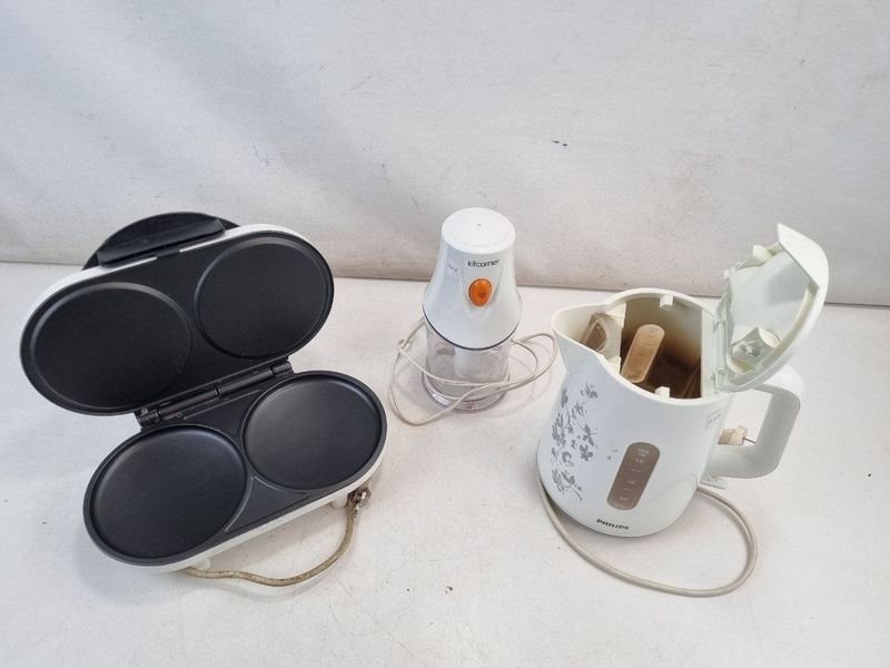 L 387 - Set De 3 Piezas - Practico set de electrodomesticos de cocina: wafflera, picador marca Kitcorner y jarra electrica Philips, todos funcionando