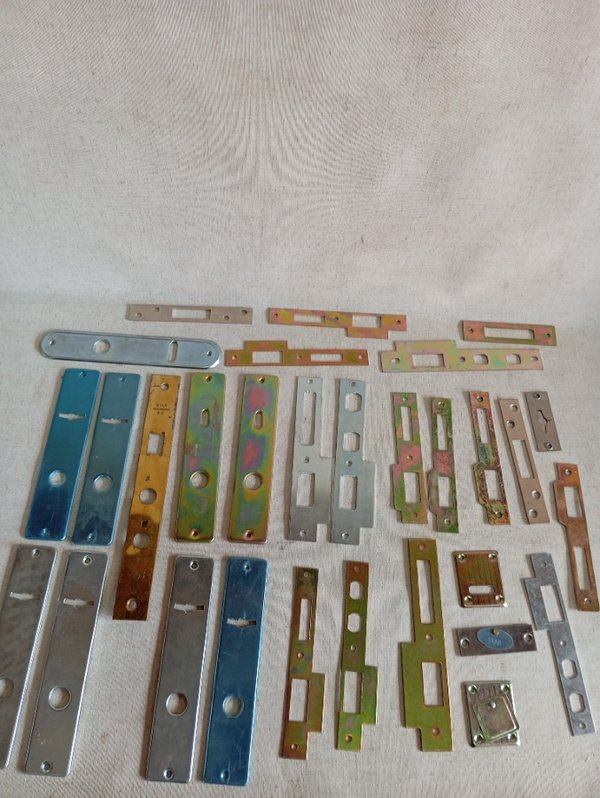 Colección de llaves y llaveros variados - imagen 4