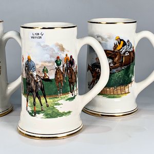 Jarras de Cerámica Blancas con Decoración de Carreras de Caballos (Set de 4) - imagen 2