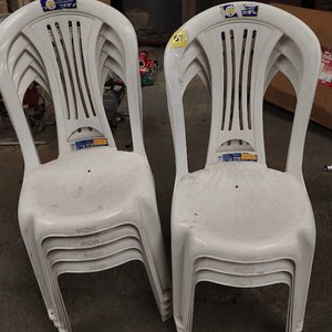 Lote anterior: Conjunto de 7 Sillas Plásticas Blancas Apilables