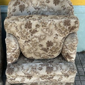 Par de Sillones Materos con Tapizado Floral en Tonos Marrones - imagen 4