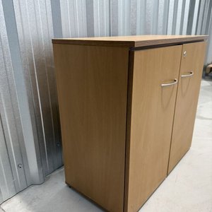 Mueble Bajo de Oficina con Dos Puertas y Estante Regulable - imagen 7