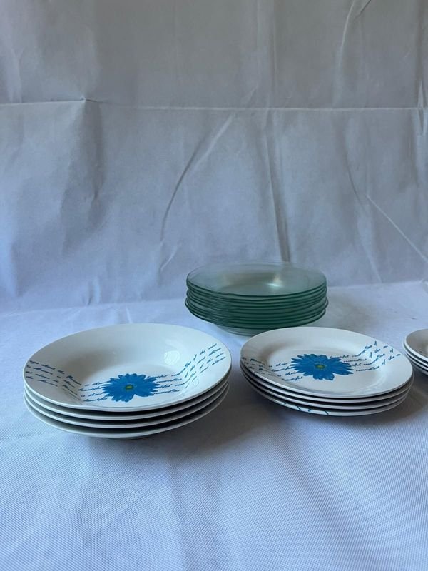 Juego de vajilla floral de porcelana - imagen 2