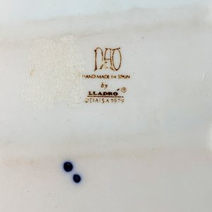 Figura Lladro de Porcelana: Dama y Niña con Flores - imagen 4