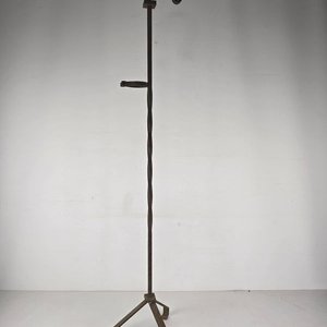 Antiguo Soporte de Hierro Forjado con Gancho - imagen 1