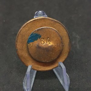 Medalla o Pin Metálico con Logo "R.C." y Número "64" - imagen 2