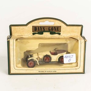 Lote siguiente: Cachila Days Gone made in England en su caja original  - Medidas: 15cm