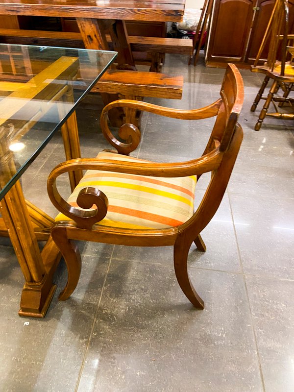 Juego de Comedor Rústico con Sillas de Madera y Tapizado Rayado - imagen 1